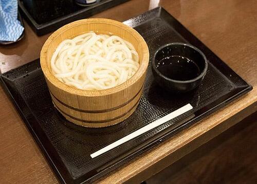[丸亀製麺] 1日はどのサイズも釜揚げうどんが半額 イメージ
