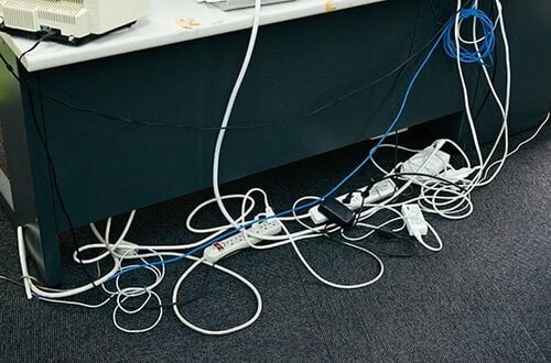 乱雑になりがちなケーブル類を きれいにまとめるアイデア イメージ