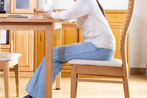姿勢よく座れば体幹を鍛えられる イメージ