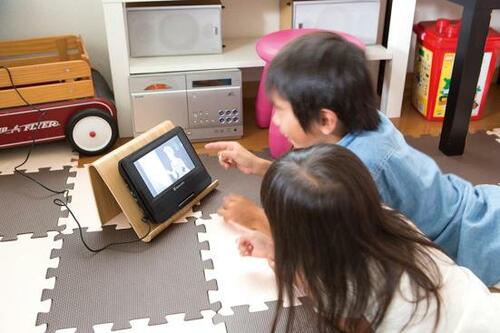 リビング収納：IKEAのスタンドが子どもにぴったり イメージ2