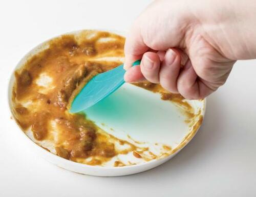 汚れをサッと落とせるセリア「キッチンスクレーパー」