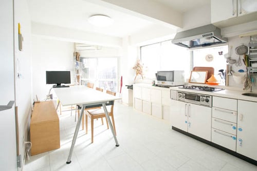 キッチンに置いても活躍扉を後付けできる万能シェルフ イメージ