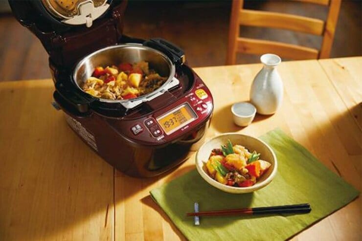 放ったらかし調理で旨い料理が作れるおすすめ電気圧力鍋「象印マホービン EL-MB30」 ｜家電批評・オブ・ザ・イヤー2021のイメージ