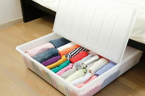 ベッド下のすき間はIKEAの専用ボックスで収納 イメージ
