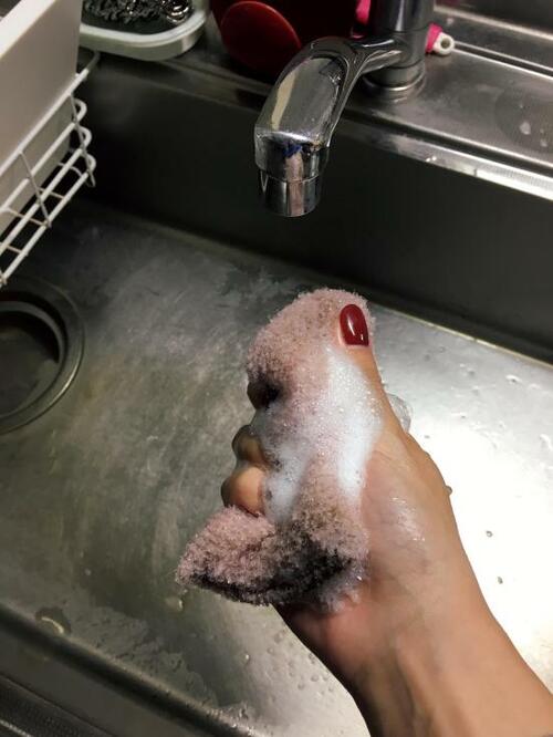 同じ泡で食器もシンクも洗ってOK？1度の流れで済むからラク イメージ3