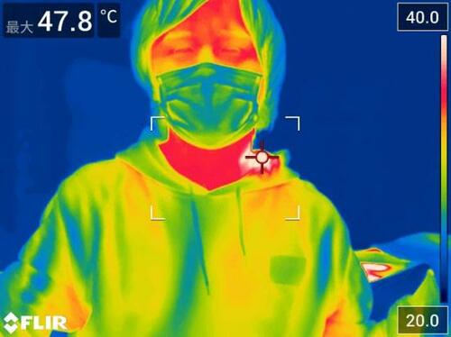 C評価: 暖かさも着心地ももう一歩 SUND 電気加熱マフラー イメージ2