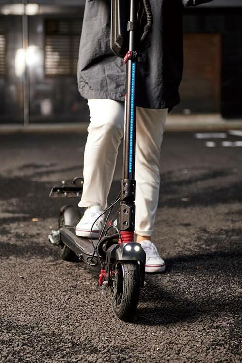 おすすめポイント2:折りたためば、余裕で玄関に入ります イメージ2