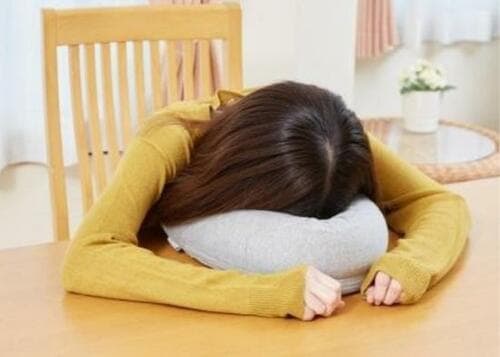 フィットしすぎて爆睡必至! GUAPO「好きな形に曲げられるネックピロー」 イメージ3