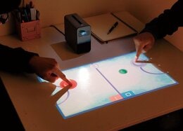 壁も机もぜんぶタブレットになる！<br />「Xperia Touch」の魅力と惜しい弱点