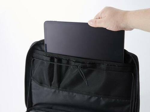 ポイント1:タブレットや資料が入る! イメージ