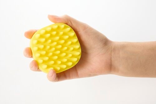 シャンプー用は毛量が少ない人やショートヘアの人向き シャンプーブラシおすすめ イメージ