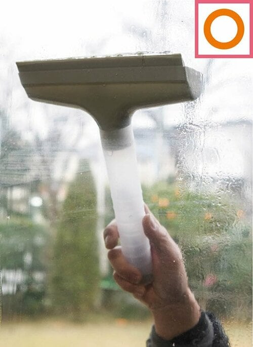 ピタリと窓に吸い付く結露取りもオススメです イメージ