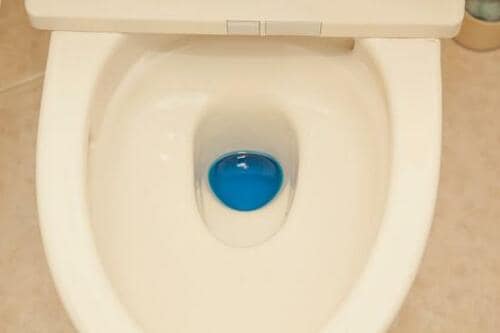 掃除ワザ2：トイレのサボったリングには洗剤パック イメージ4