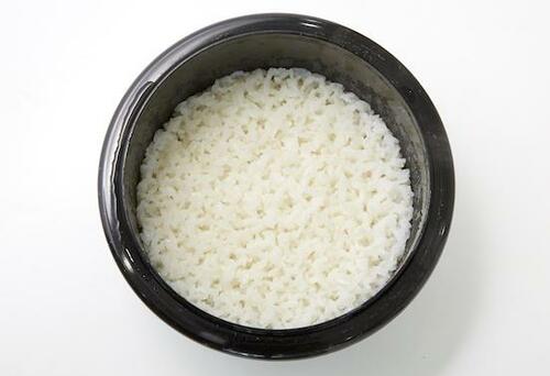 ▼炊きたてのご飯 料理家が選ぶ電子レンジ炊飯器おすすめ イメージ
