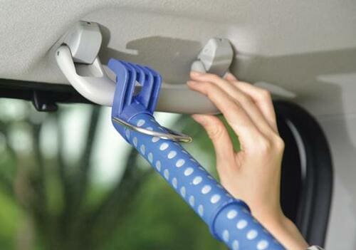 おすすめポイント①：アシストグリップに掛けるだけ！ イメージ