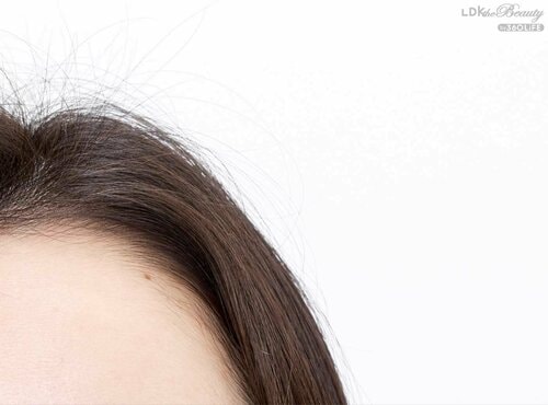 UNOVE「フリズカーミング コントロール ヘアスティック」を塗布する前の画像