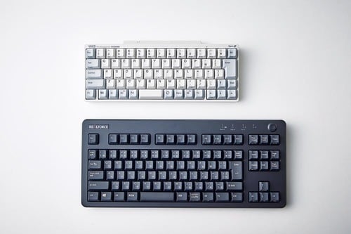 HHKBとREALFORCEの製品はサイズ感が違う
