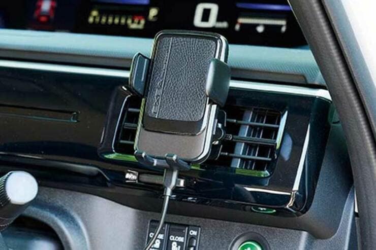自動でホールド＆充電！ おすすめ車用スマホホルダーはEXEA「EC-230」