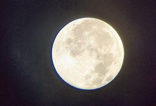 海やクレーターがハッキリ見えた イメージ