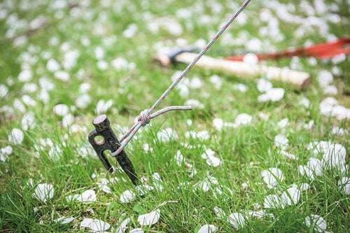 【ポイント】 硬い地面でもテントやタープを確実固定！ イメージ