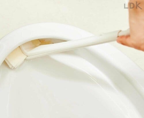 Point1:L字型の先端はフチ裏に最適! トイレの使い捨てブラシおすすめ イメージ