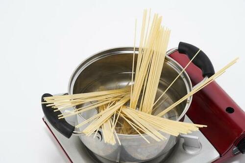 鍋を使わずもちもちパスタ！「エビスの絶品レンジでパスタ」 イメージ