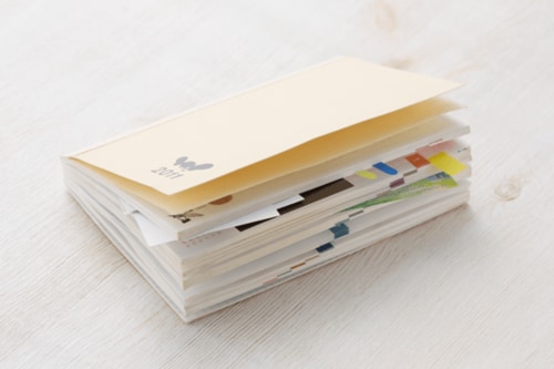 ⑥分厚くなりすぎた手帳は 留め紐シールで解決！ イメージ