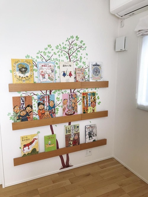 家具長押に絵本を図書館風にディスプレイ!子どもも片付け上手に イメージ