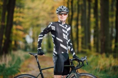 選び方のポイント3:自転車やウエアとの相性を考える ボトルケージおすすめ イメージ