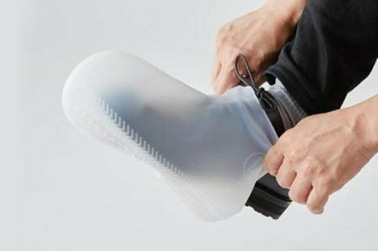 防水シューズカバーのおすすめ4選！雨の日もお気に入りの靴がはけて使いやすいのは？