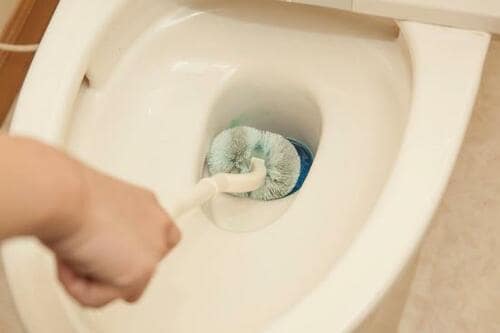 ステップ1:トイレの水位を下げる イメージ