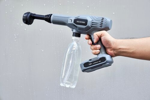 【給水は正直面倒】ペットボトルの装着に手間取った ハンディ高圧洗浄機おすすめ イメージ2