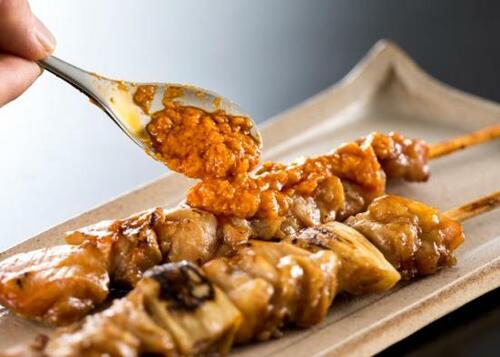 ナッツ風味でピリ辛なサテソースは焼き鳥が香ばしくてスパイシーに! イメージ3