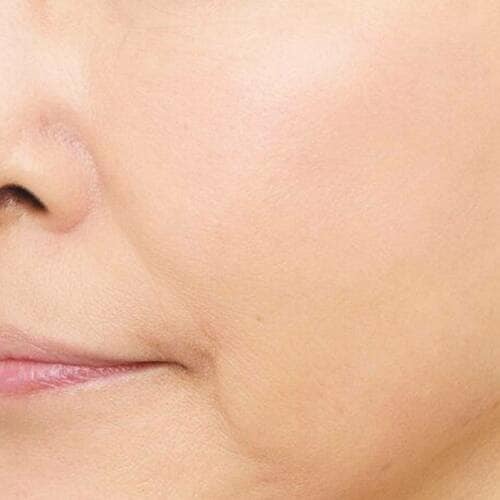 ここまで薄いと色付き下地のよう 50代60代向けチークおすすめ イメージ