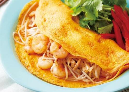 ボリューミーで豪華!「えびともやしのバインセオ」