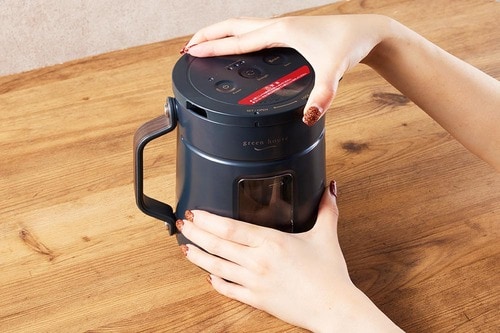 女性だとフタが大きく力を入れにくい アイスコーヒーメーカーおすすめ イメージ