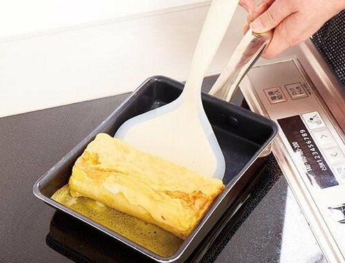 ターナーがフライパン底にしっかりフィット! スリーコインズのキッチン雑貨おすすめ イメージ2
