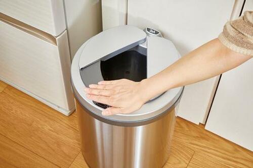 横開きのフタに感激!センサー反応もいいZitA