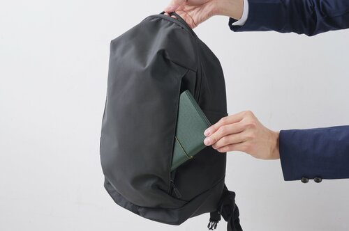 選び方2:軽さ ビジネスリュックおすすめ イメージ