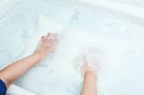 粉ワイド+粉洗剤で真っ白な枕が復活! 枕黄ばみおすすめ イメージ