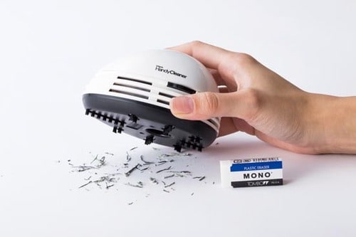 消しカスも食べこぼしも デスク用掃除機は便利！ イメージ2