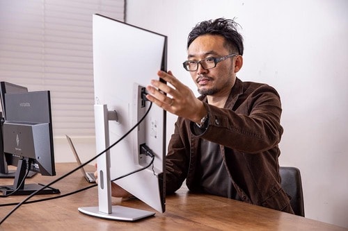 角度調節もしやすくて縦置きもできる イメージ