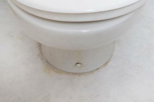 掃除ワザ1：便器下の汚れにはサンポールパック イメージ4