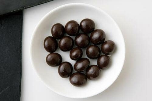 1粒だけのつもりがつぎつぎに!?止まらなくなるダークチョコレート イメージ2