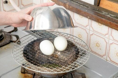 まずは基本の作り方をご紹介自宅で簡単に燻製卵ができます イメージ2