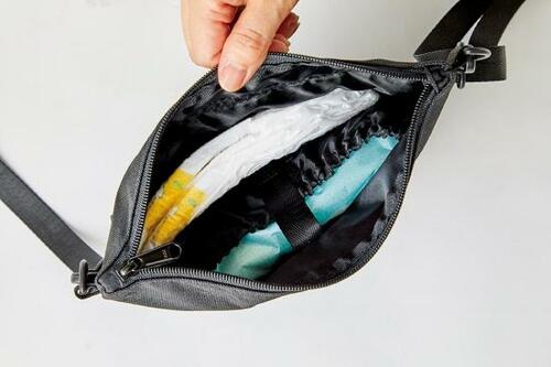スタイリッシュで収納力抜群の「サコッシュプラス」