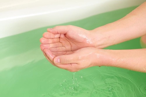 夏の暑さ疲れ、クール入浴剤で吹き飛ばしませんか？ 夏用クール入浴剤おすすめ イメージ