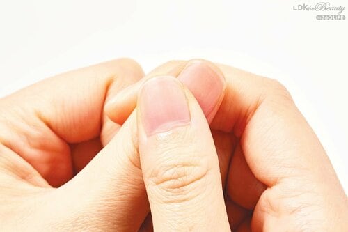 美しい爪にするケアのやり方は？ ネイルオイルおすすめ イメージ