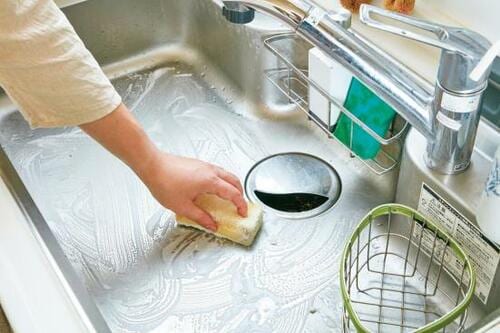 掃除ワザ2：「ハイホーム」でシンクの水アカも落とす！ イメージ