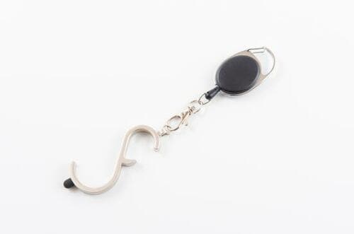 10位: コロナ禍ならではのカラビナ付きドアオープナー「ファイン」 カラビナおすすめ イメージ